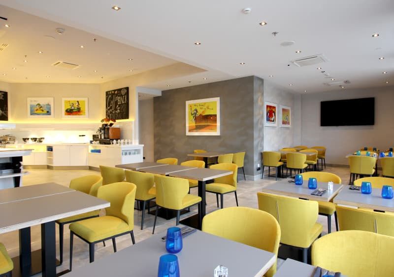 breakfast room