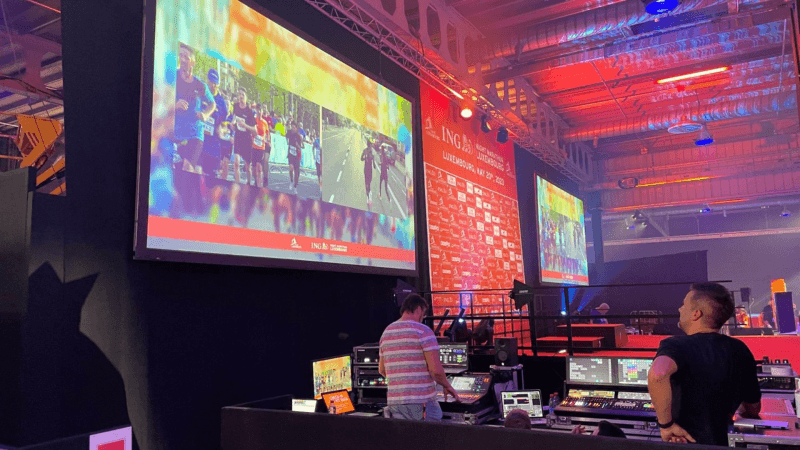 Online streaming and live coverage on-site screens of the ING Night Marathon.