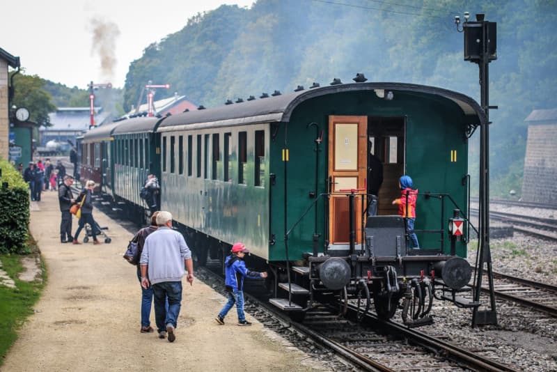 Train 1900 incentive