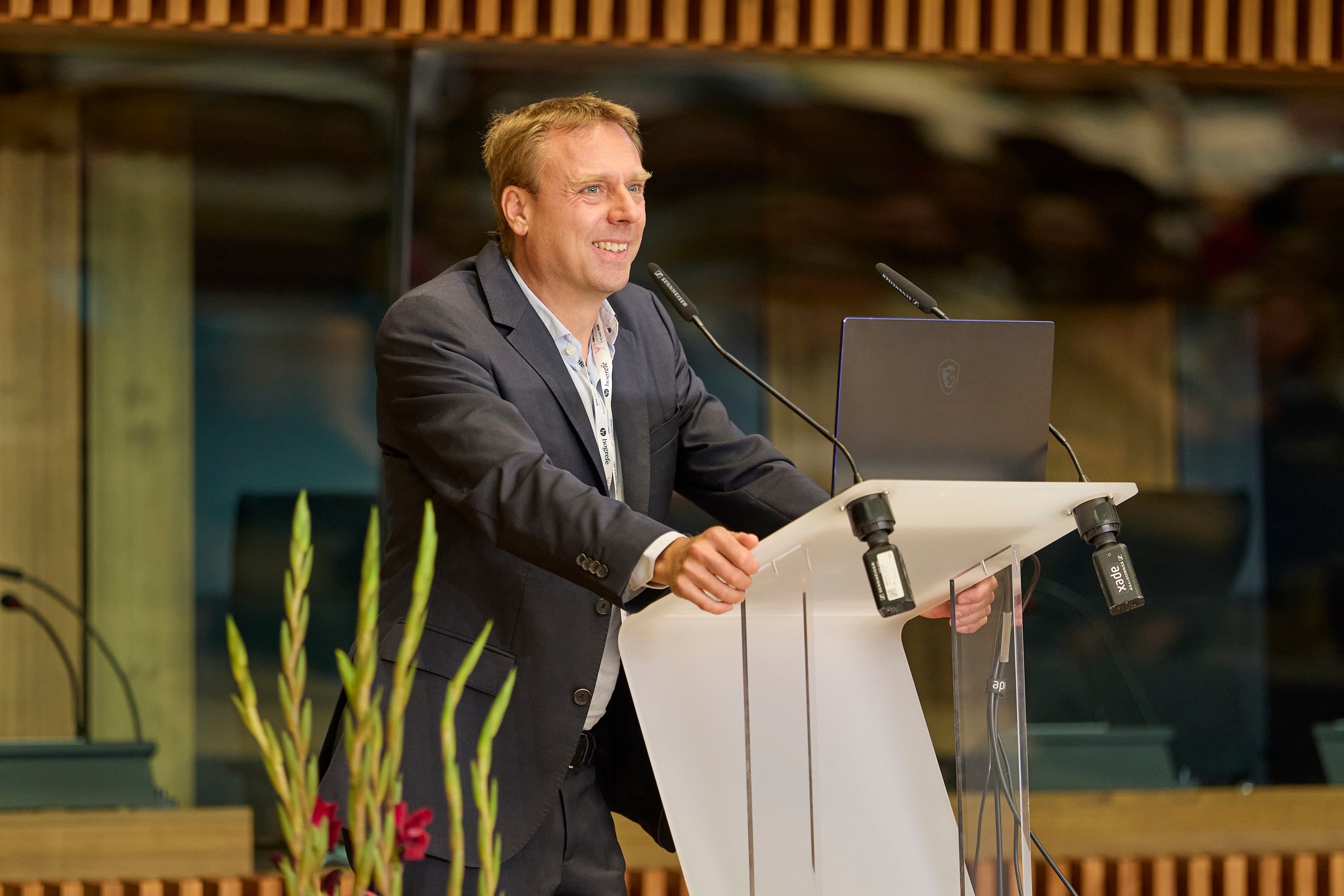 A speaker addresses participants from the lectern during the opening ceremony of the 54th DGPs Congress in Luxembourg.